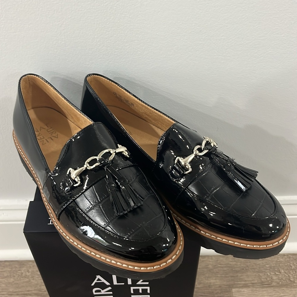 Naturalizer Black Flats
